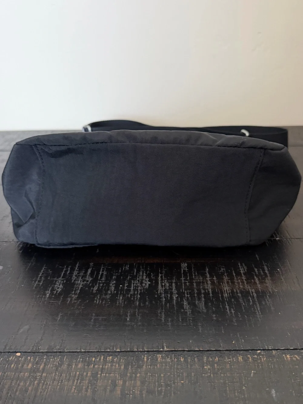 Baggallini black crossbody bag lightweight classic travel capsule minimalist